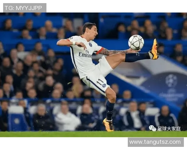 足球明星们的手指背后隐藏的故事与荣耀时刻